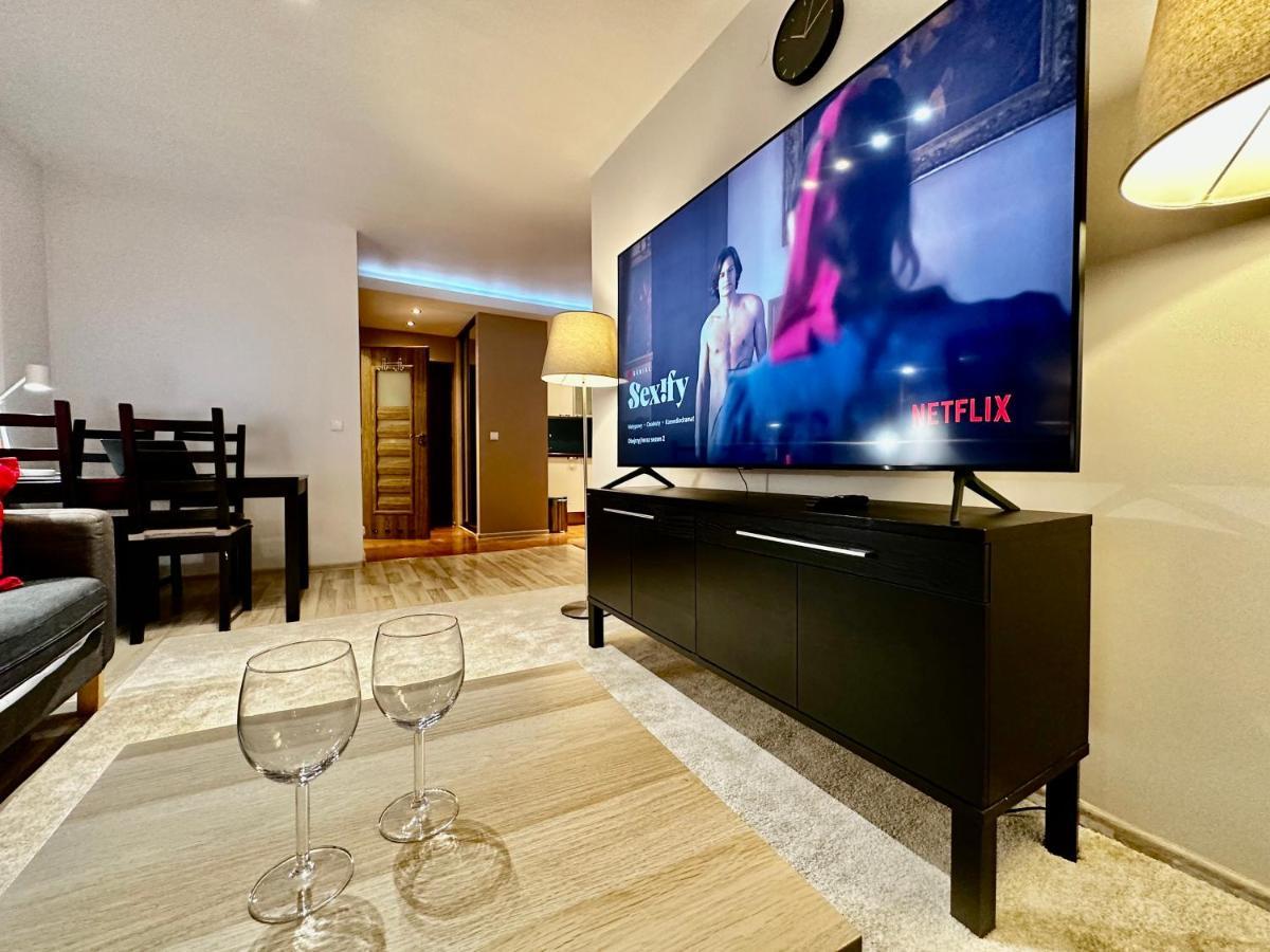 Decor 3 Metro Fast Wifi 1Gbs 80'Tv Hbo Disney Appletv Warsaw Exterior photo