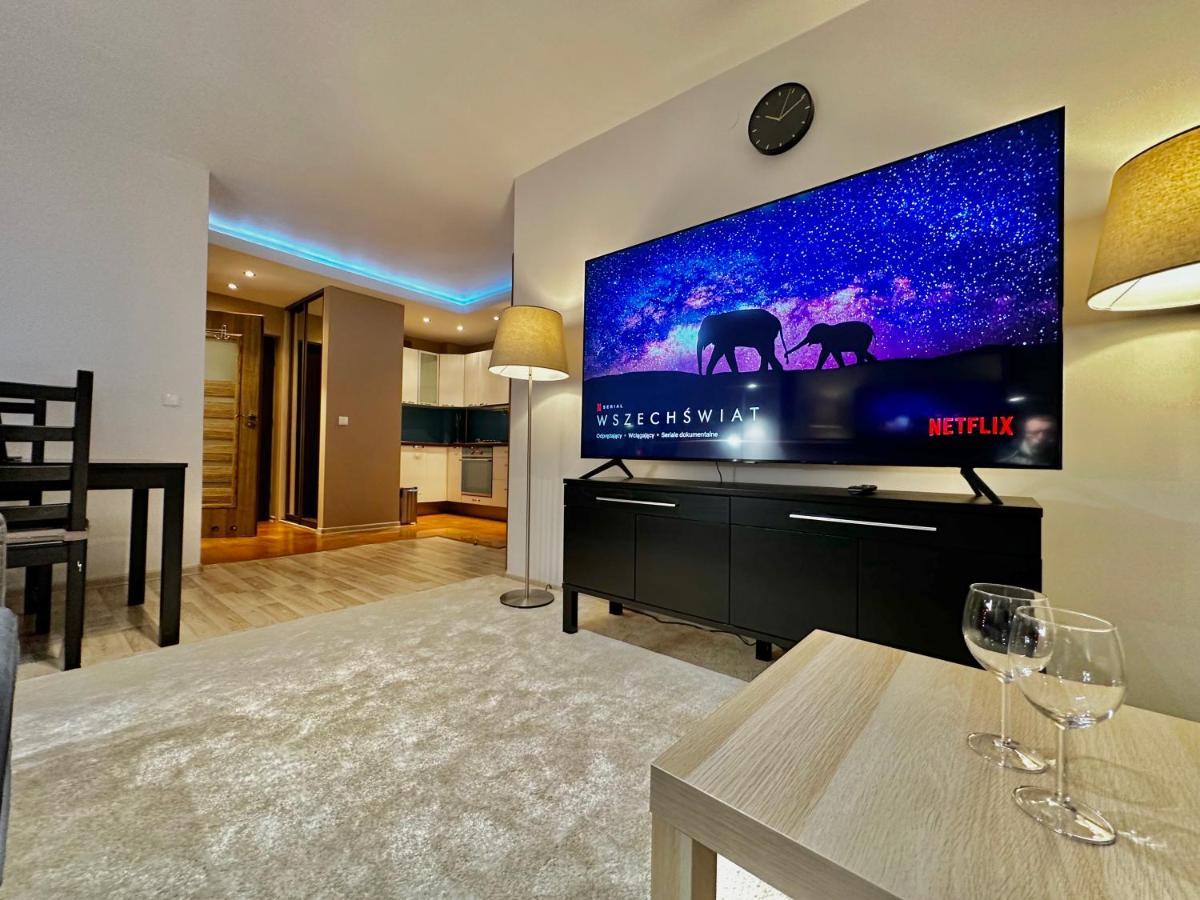 Decor 3 Metro Fast Wifi 1Gbs 80'Tv Hbo Disney Appletv Warsaw Exterior photo