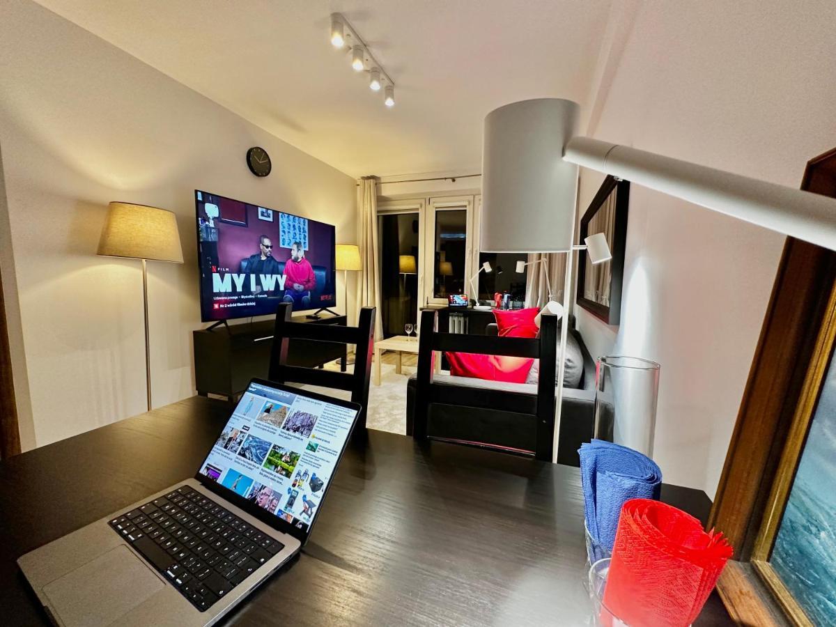 Decor 3 Metro Fast Wifi 1Gbs 80'Tv Hbo Disney Appletv Warsaw Exterior photo